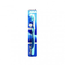 Oral-B Advantage 3D White 40 Medium Tooth Brush